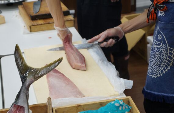 幡ヶ谷の居酒屋・酒と魚介の隠れ家 兼六では新鮮さにこだわった海鮮料理を幅広く提供しております